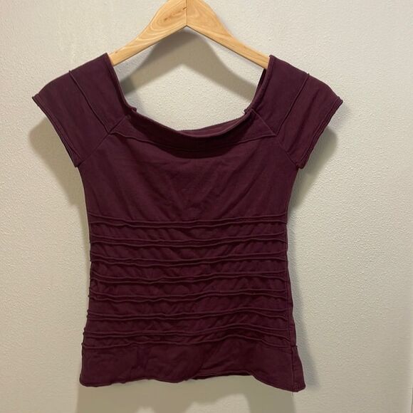 𝅺nomads woman’s maroon shirt sleeve ruffle top - Picture 1 of 6